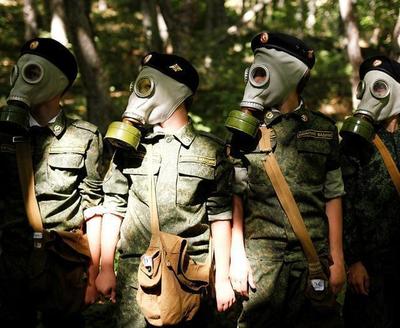戰(zhàn)斗民族不是被空喊出來的，俄羅斯少年軍校為戰(zhàn)爭做準備